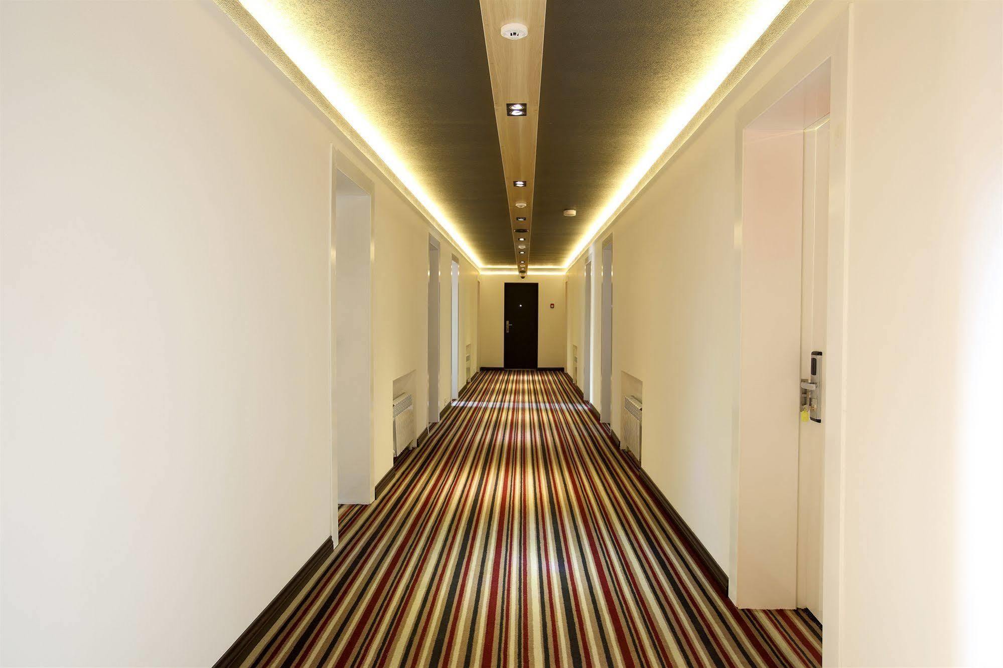 Futuro Hotel בישקק מראה חיצוני תמונה